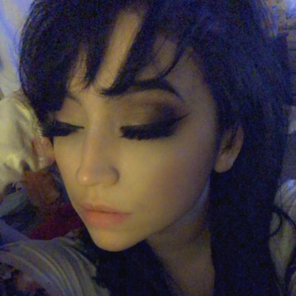 Meet your Posher, Alyssia - Picture 1 of 1